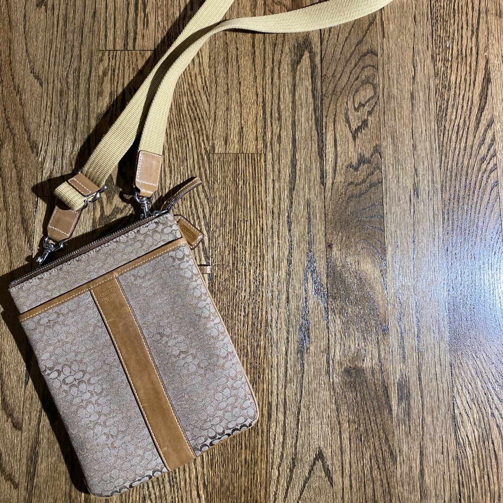 Coach messenger signature crossbody